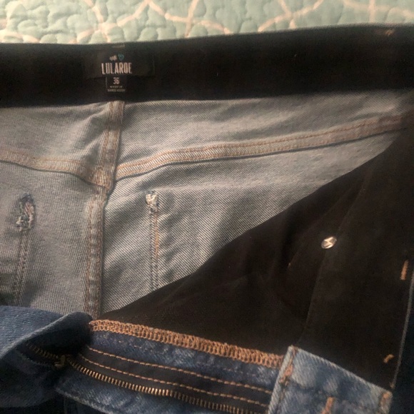 LuLaRoe Classic Relaxed Fit Blue Denim Jean Shorts 36 NWOT - Picture 2 of 5